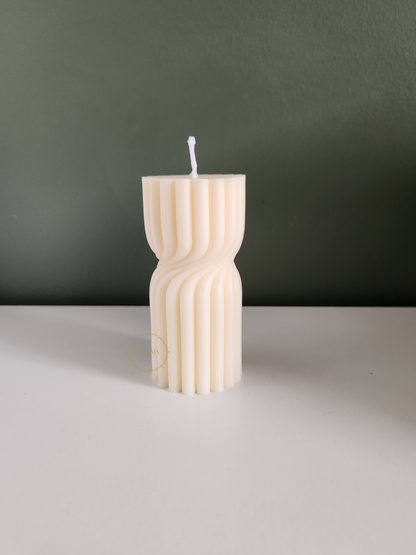 Pilier à rayures torsadé